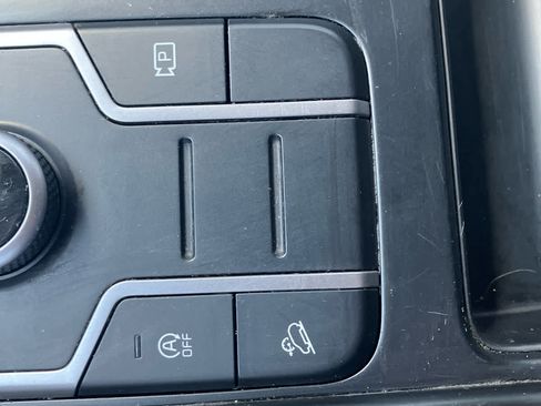 Used 2023 Kia Sorento LX FWD image 19