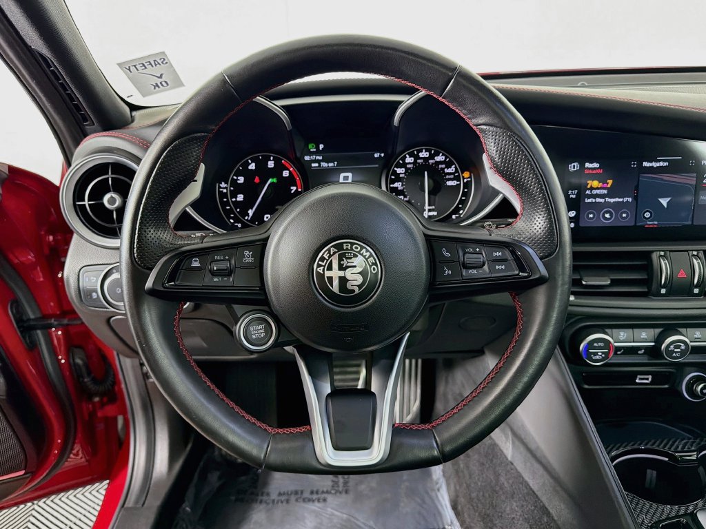 Used 2023 Alfa Romeo Giulia Estrema AWD/4WD image 11