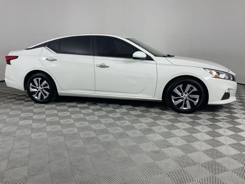 Used 2019 Nissan Altima 2.5 S FWD image 11