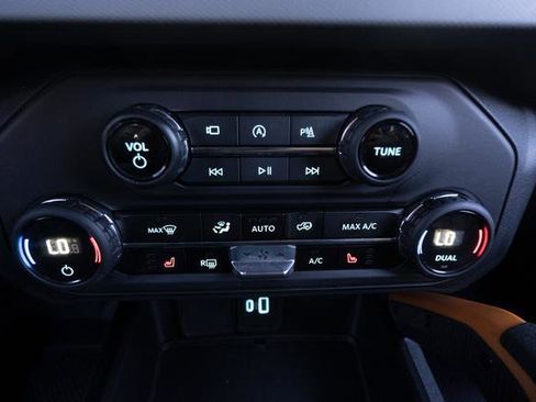 Used 2023 Ford Bronco Badlands image 20