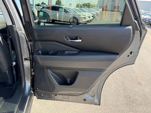 Used 2023 Nissan Pathfinder SL w/ Black Appearance Package FWD image 22