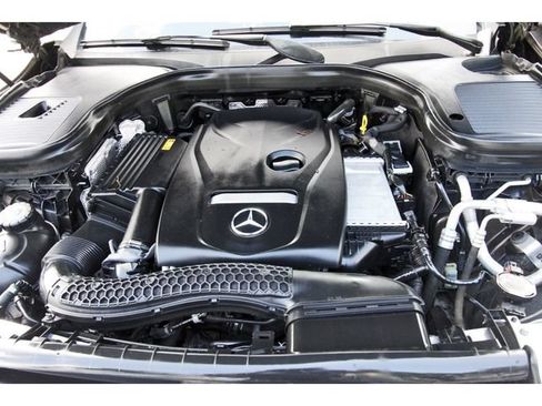 Used 2018 Mercedes-Benz GLC 300 4MATIC image 33