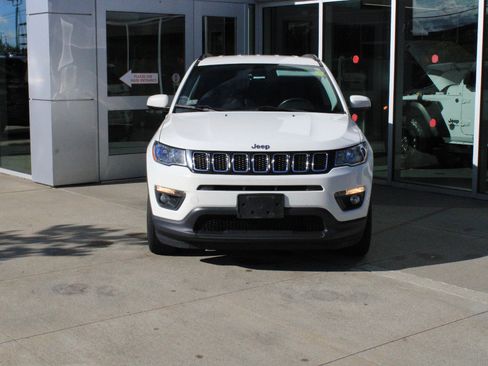 Used 2017 Jeep Compass Latitude w/ Popular Equipment Group AWD/4WD image 2