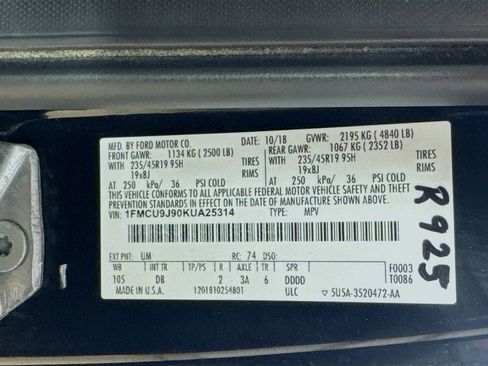 Used 2019 Ford Escape Titanium image 25