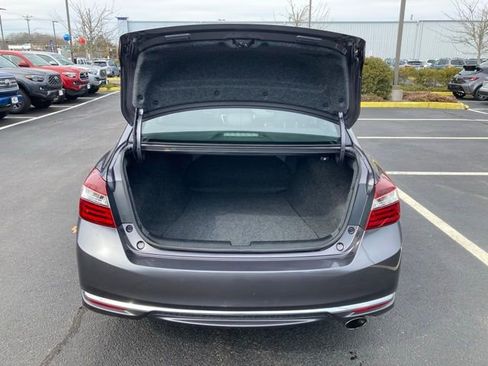 Used 2017 Honda Accord LX image 5