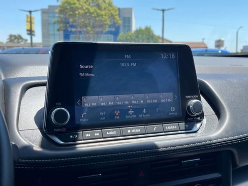 Used 2025 Nissan Rogue SV FWD image 20