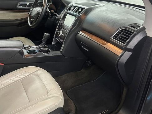 Used 2016 Ford Explorer Platinum image 47