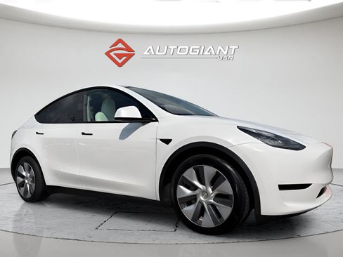 Used 2023 Tesla Model Y Long Range AWD/4WD image 10