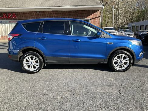 Used 2017 Ford Escape SE w/ SE Cold Weather Package AWD/4WD image 4