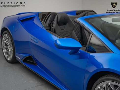 Used 2024 Lamborghini Huracan EVO image 3