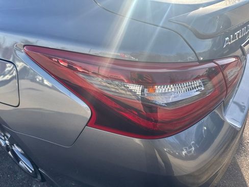 Used 2018 Nissan Altima 2.5 SR w/ SR Special Edition image 39