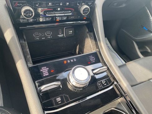 Used 2022 Jeep Grand Cherokee Overland AWD/4WD image 26