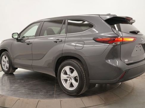 Used 2025 Toyota Highlander LE AWD/4WD image 5