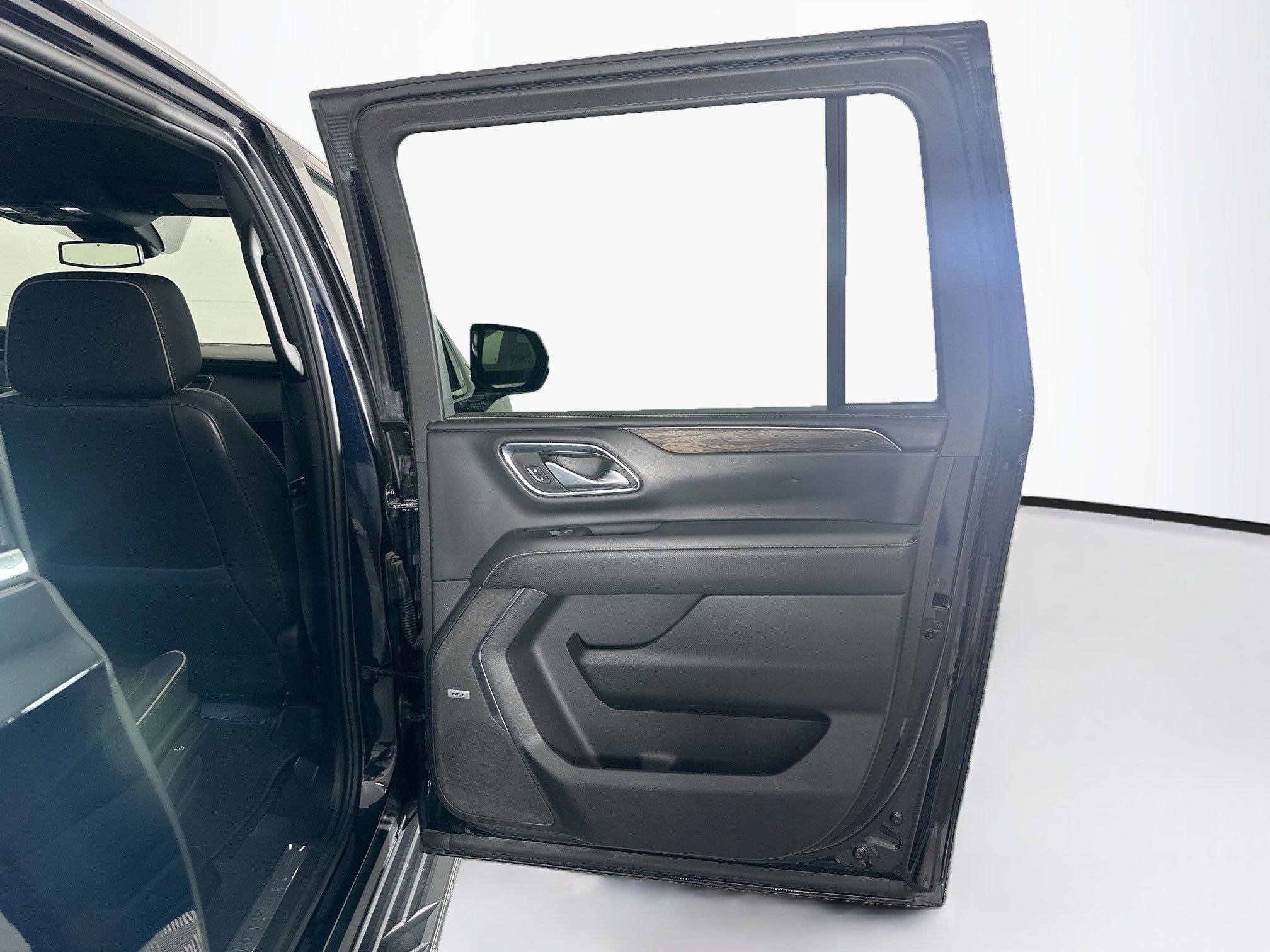 Used 2023 Chevrolet Suburban Premier AWD/4WD image 32
