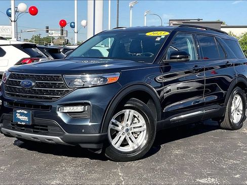 Used 2023 Ford Explorer XLT w/ Equipment Group 202A RWD image 11