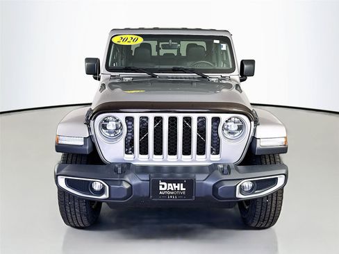 Used 2020 Jeep Gladiator Overland AWD/4WD image 3