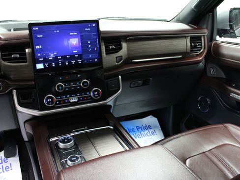 Used 2024 Ford Expedition Limited image 20