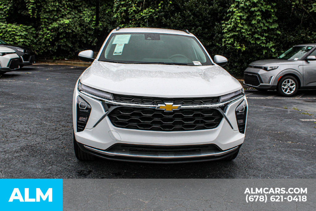 Used 2025 Chevrolet Trax LT FWD image 9