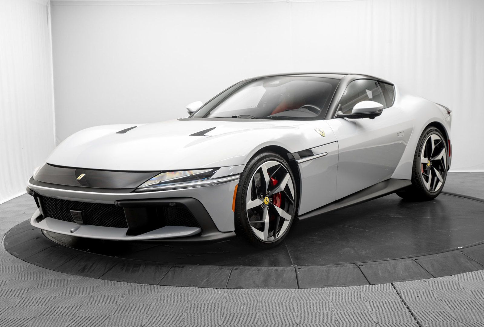 Used 2025 Ferrari 12Cilindri RWD image 3