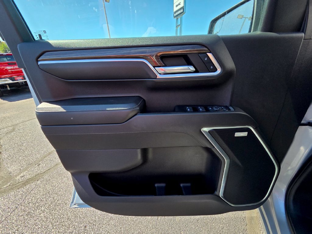 Used 2022 Chevrolet Silverado 1500 RST w/ Convenience Package II AWD/4WD image 13