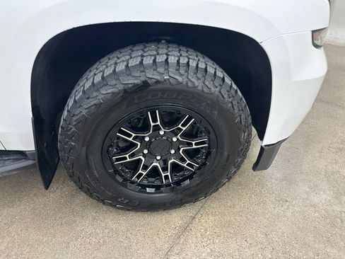 Used 2017 Chevrolet Suburban LT w/ Luxury Package AWD/4WD image 15