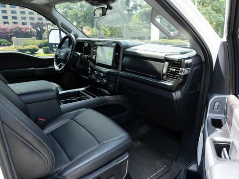 Used 2023 Ford F250 Lariat w/ Lariat Ultimate Package AWD/4WD image 17