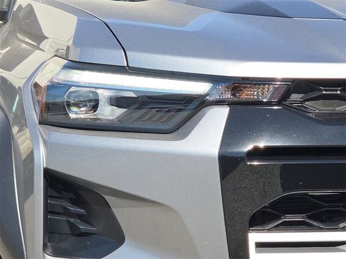 Used 2025 Chevrolet Colorado ZR2 w/ Technology Package image 10