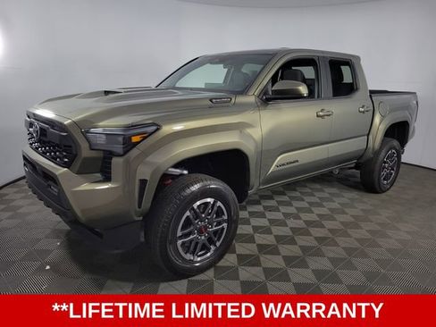 Used 2025 Toyota Tacoma TRD Sport image 3