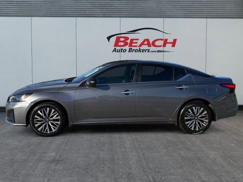 Used 2024 Nissan Altima 2.5 SV image 5