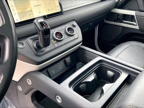 Used 2024 Land Rover Defender 110 S image 17