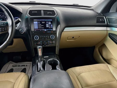 Used 2016 Ford Explorer XLT w/ Equipment Group 202A FWD image 28