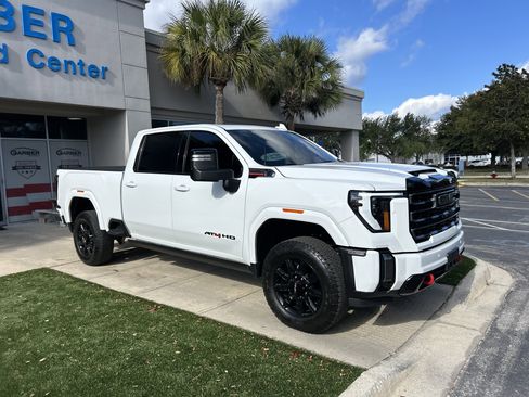 Used 2024 GMC Sierra 2500 AT4 w/ AT4 Premium Plus Package image 3