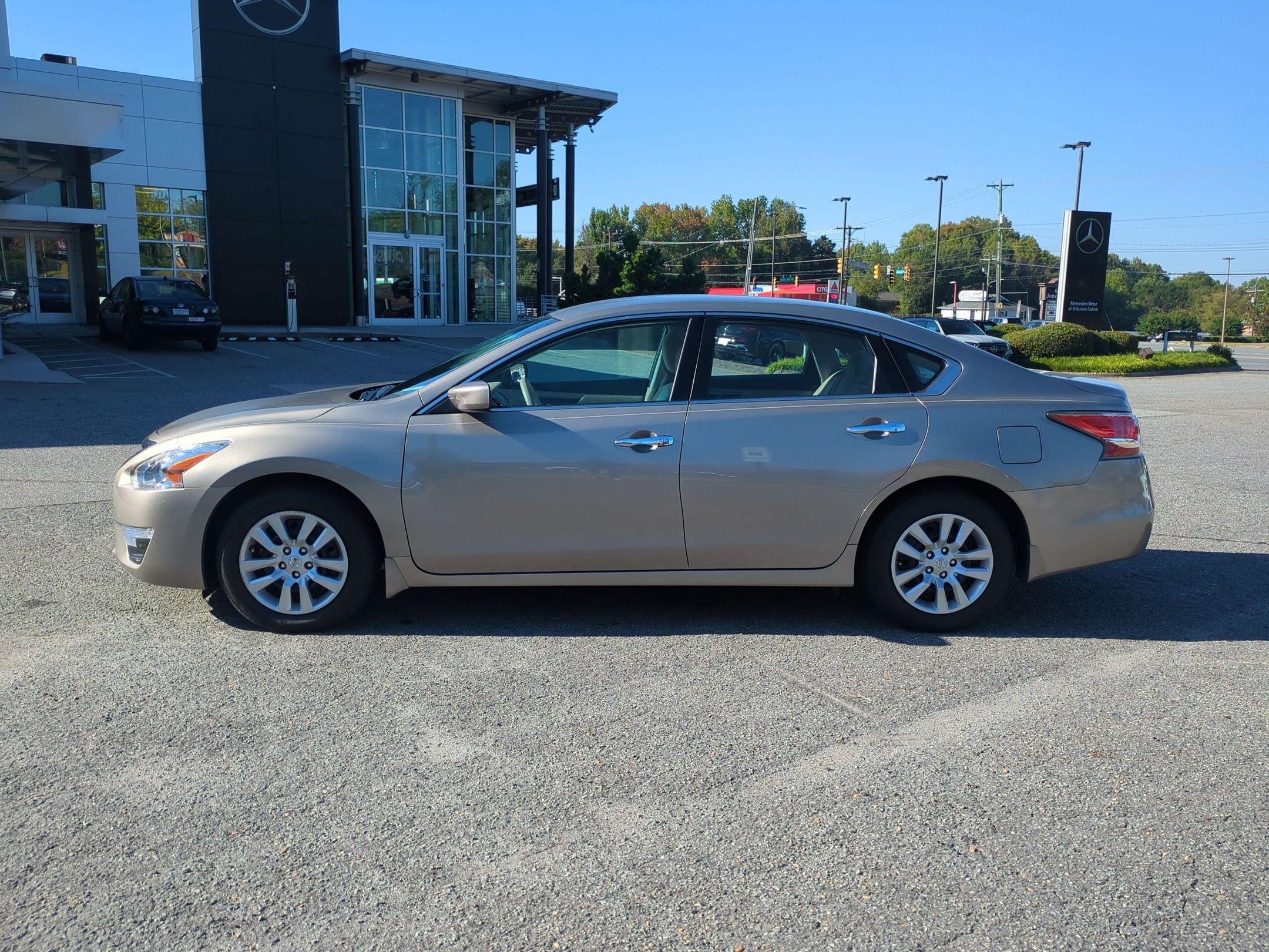 Used 2014 Nissan Altima 2.5 S FWD image 6
