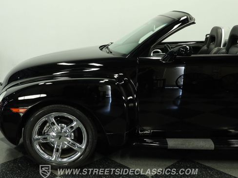 Used 2004 Chevrolet SSR w/ Preferred Equipment Group RWD image 23