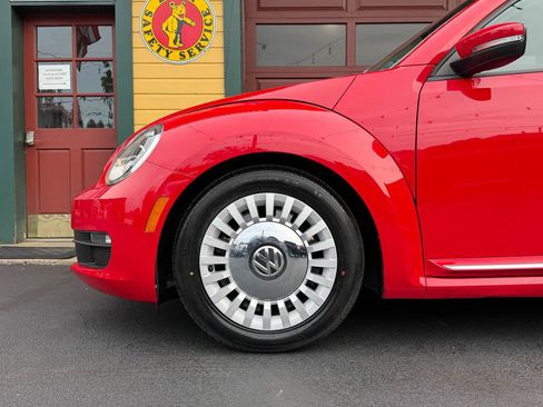 Used 2014 Volkswagen Beetle 2.5 FWD image 29