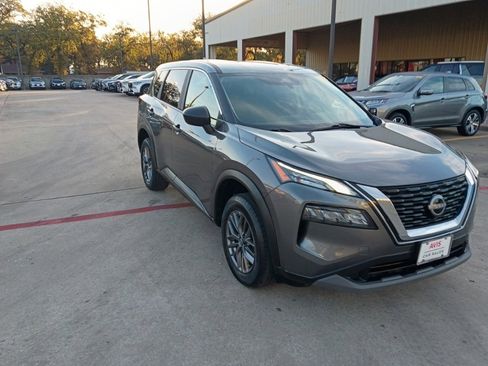 Used 2023 Nissan Rogue S image 3