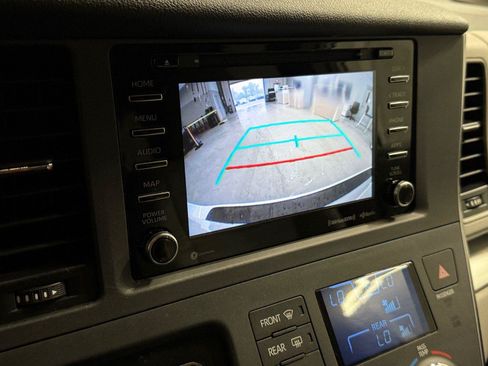 Used 2019 Toyota Sienna LE FWD image 31