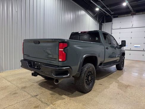 Used 2025 Chevrolet Silverado 2500 ZR2 w/ Technology Package image 6