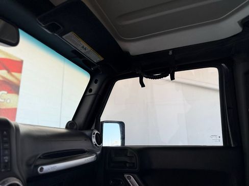 Used 2013 Jeep Wrangler Unlimited Rubicon w/ Connectivity Group AWD/4WD image 35