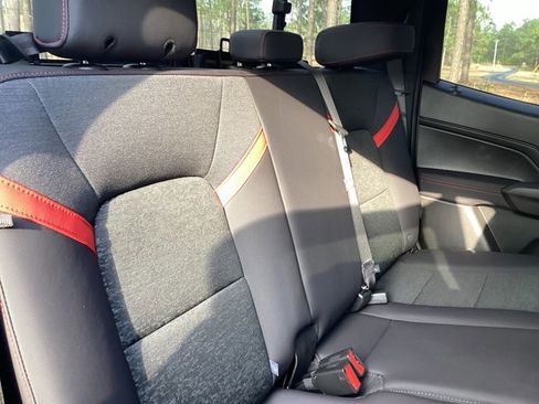 New 2025 Chevrolet Colorado Z71 w/ Technology Package AWD/4WD image 12