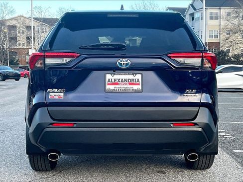 Used 2021 Toyota RAV4 XLE image 4
