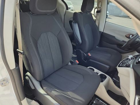 Used 2022 Chrysler Voyager LX FWD image 27