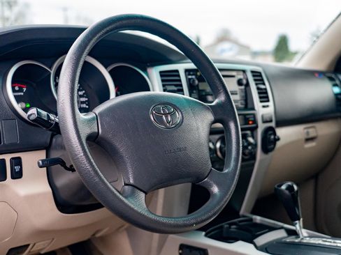 Used 2006 Toyota 4Runner SR5 AWD/4WD image 15