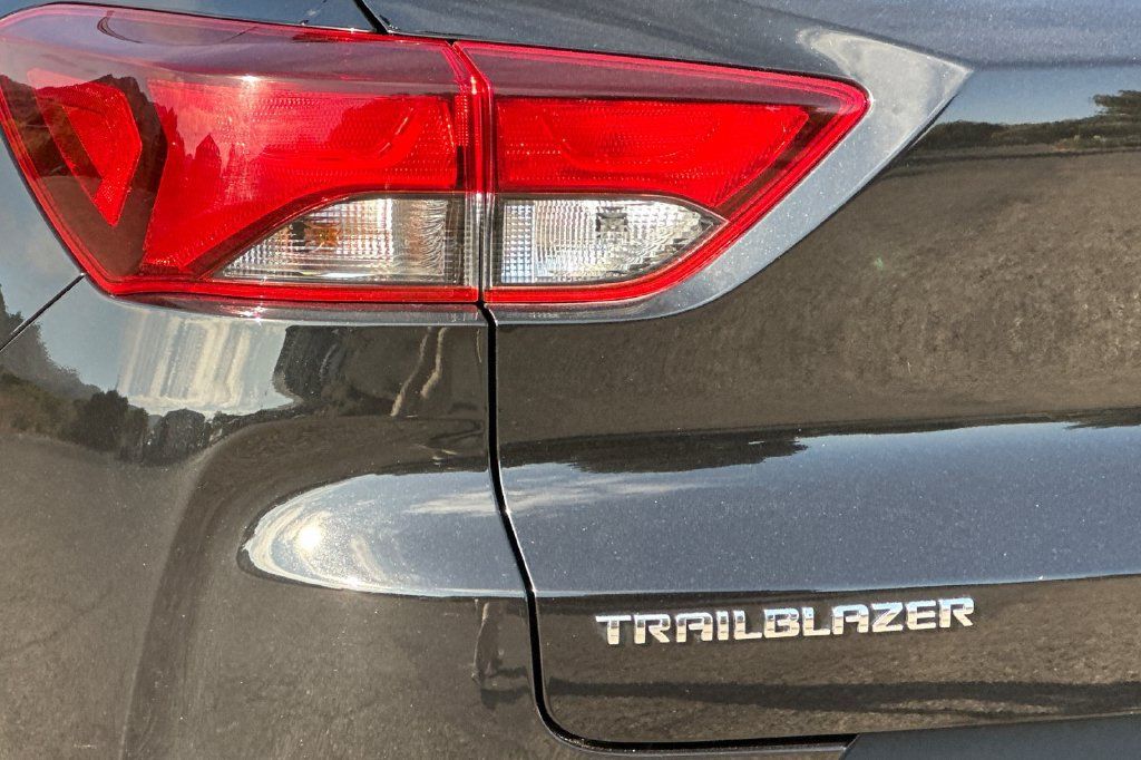 Used 2023 Chevrolet TrailBlazer LS FWD image 31