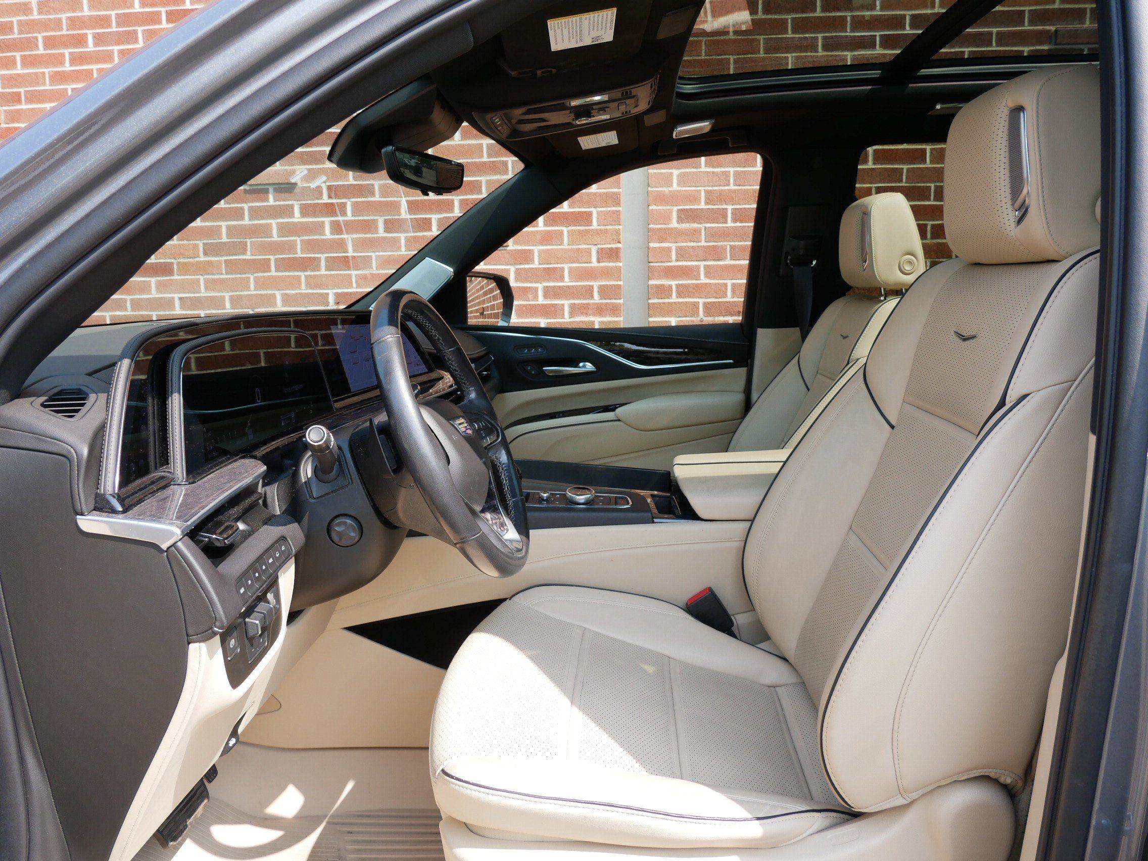 Used 2021 Cadillac Escalade Premium Luxury w/ Driver Assist Tech Package AWD/4WD image 6