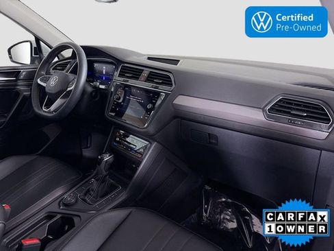 Used 2023 Volkswagen Tiguan SE w/ Panoramic Sunroof Package image 30