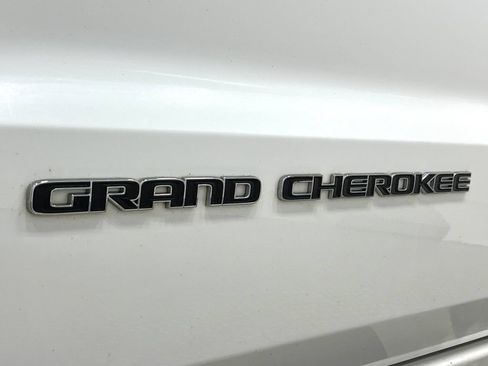 Used 2018 Jeep Grand Cherokee Overland AWD/4WD image 41