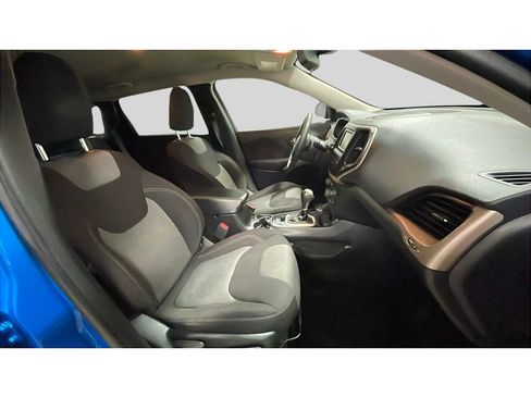 Used 2018 Jeep Cherokee Sport image 16