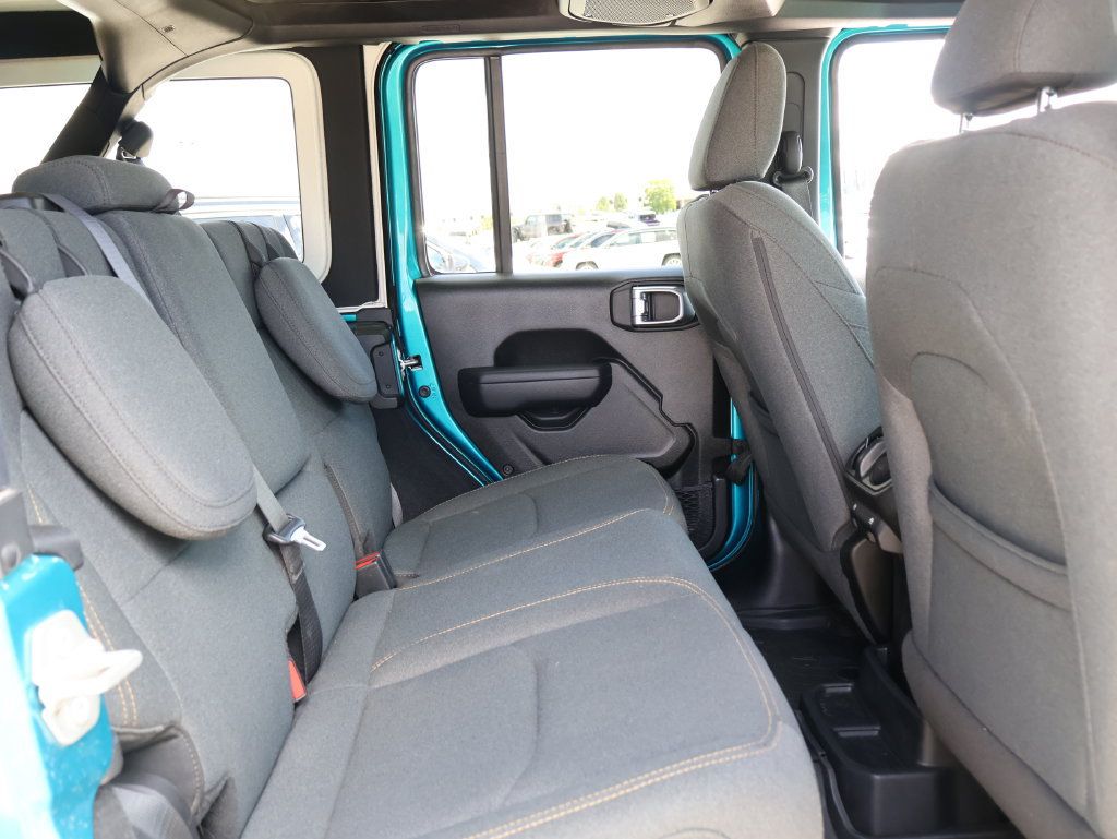 Used 2024 Jeep Wrangler Unlimited AWD/4WD image 11