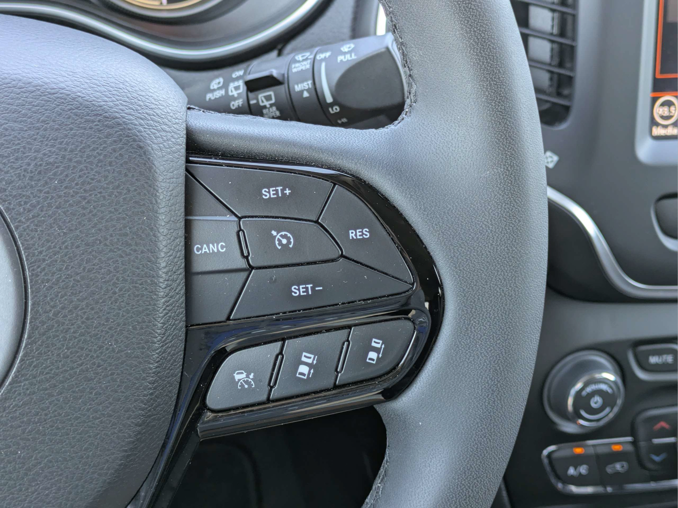 Used 2023 Jeep Cherokee Altitude Lux AWD/4WD image 28